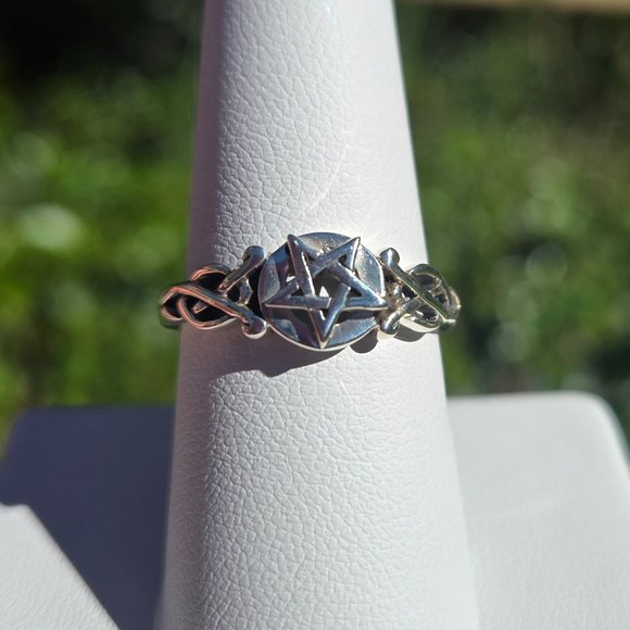 Pentacle Pentagram Sterling Silver Ring, sizes 7 & 8 - Picture 4 of 5